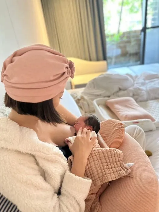 劉伊心上個月生下第三胎，晉升五口之家。翻攝劉伊心臉書