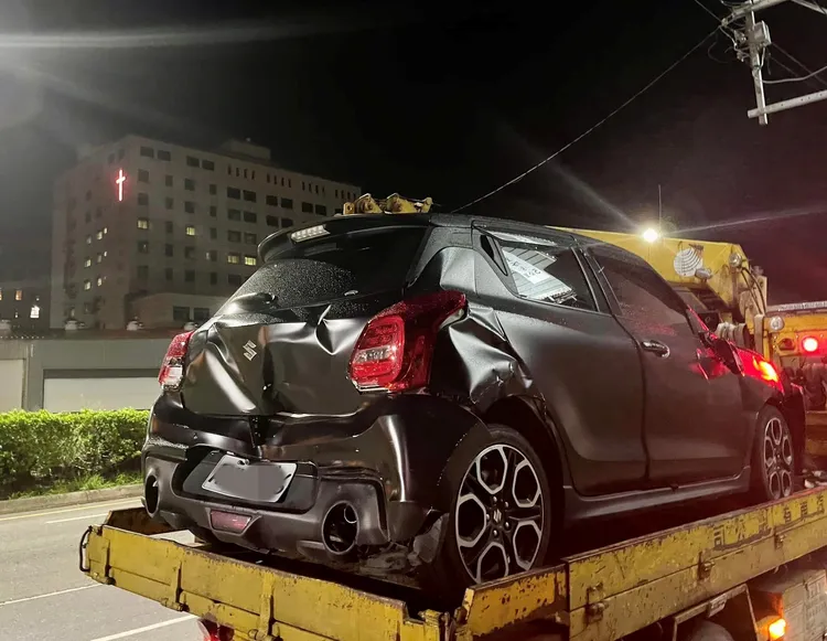 五熊出車禍，車尾全毀。翻攝五熊臉書