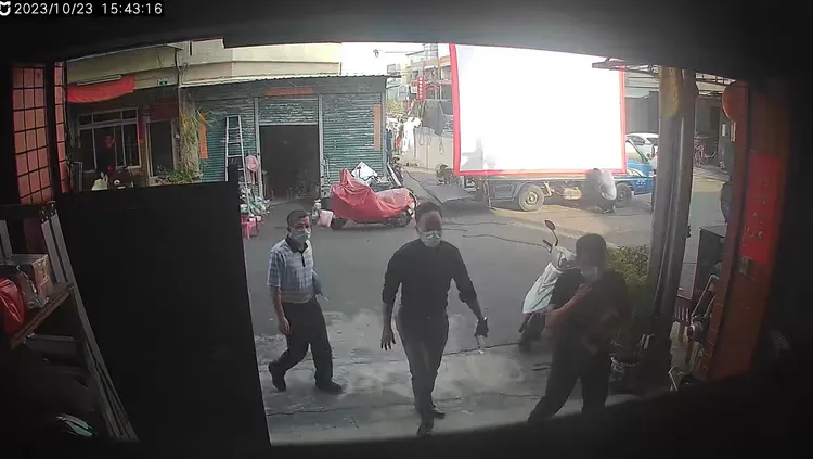 嘉義縣警局後勤科人員上門，希望蕭先生同意以每年3萬元租給警方。投訴人提供