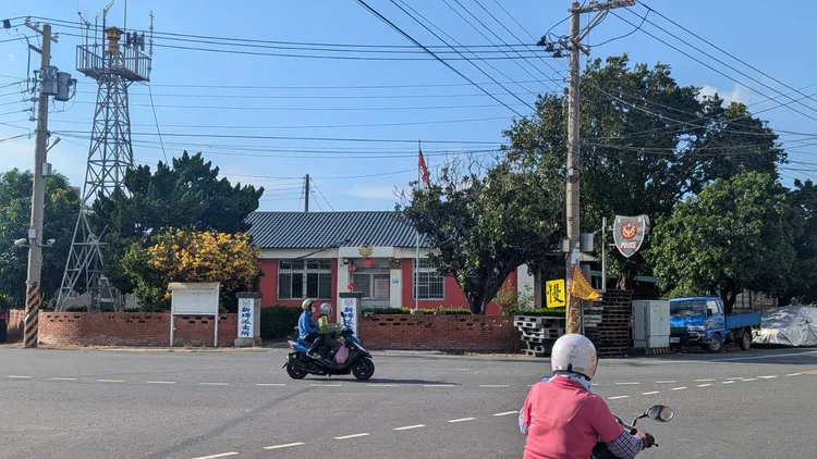 水上警分局新埤派出所目前已無人派駐，僅有鄰近太保所每周派員巡視、維護環境。記者莊曜聰攝影