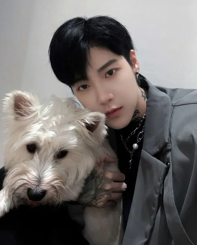 小甜甜男友與愛犬合照。翻攝小甜甜男友IG