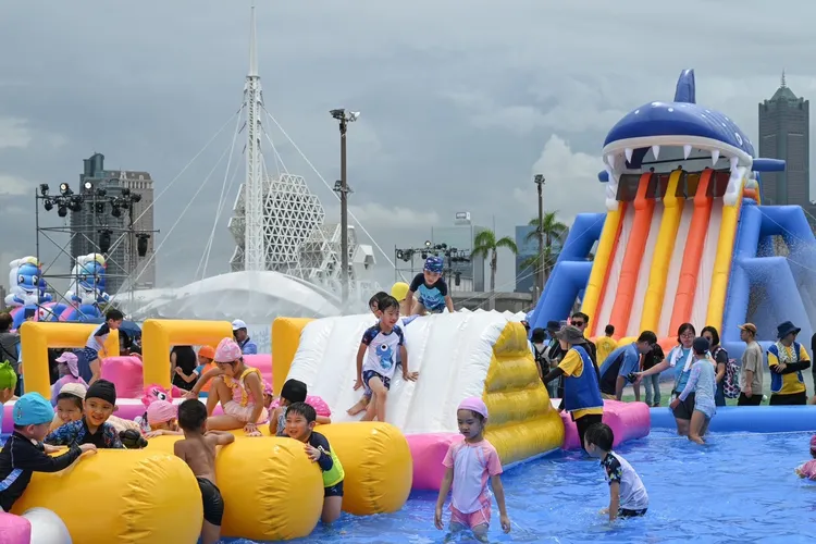 水花樂園開心玩水。市府提供