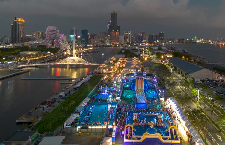 2024高雄海洋派對活動夜晚空拍。市府提供
