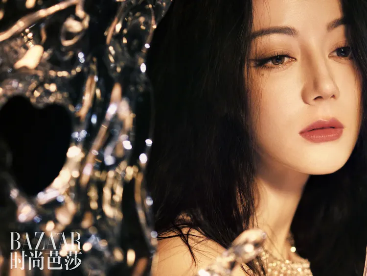 迪麗熱巴全身造型到彩妝都出自其代言品牌DIOR。翻攝迪麗熱巴微博