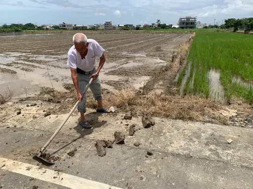 农机具收工没清理就上路恐受罚 南市环保局跨单位合作 铲除农耕脏污