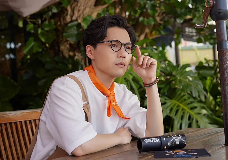 航海王鏡聯名鏡框送全套環保配件組，包含航海王主題的眼鏡盒等。寶島眼鏡提供