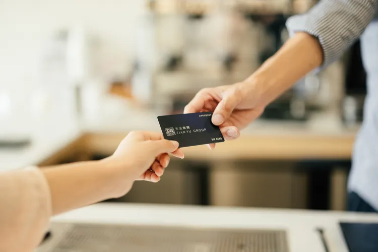 天玉集團將近百家特約廠商，裡面有許多屬知名品牌合作 。天玉集團提供