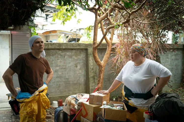 蔡嘉茵（右）是劇中開心果，更常與鳳小岳鬥嘴。果陀娛樂提供