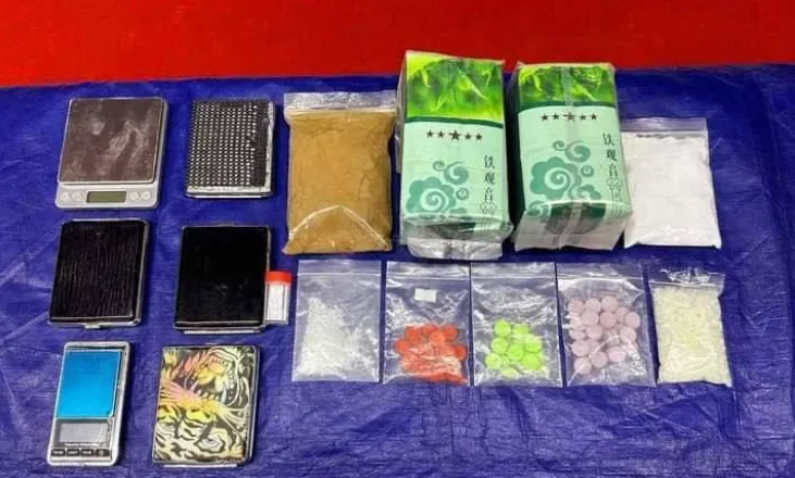 柬埔寨警方查獲各種毒品。翻攝柬中時報