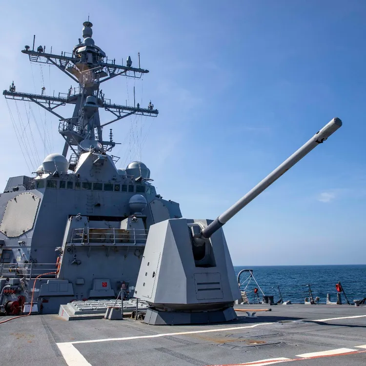 美軍伯克級飛彈驅逐艦「拉爾夫．強生號」（USS Ralph Johnson，DDG-114），於8月22日通過台灣海峽。美國海軍第7艦隊臉書2