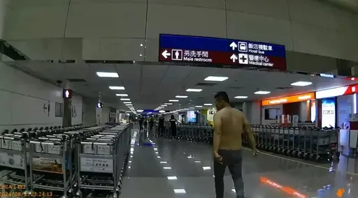 桃園機場驚見「半裸男」亂竄大吼　警強力壓制送醫管束