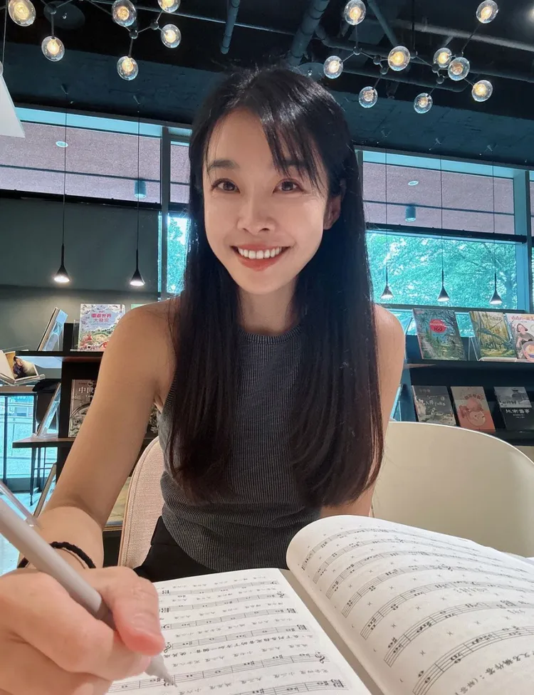 小嫻將分享之後入學後的生活。翻攝小嫻IG