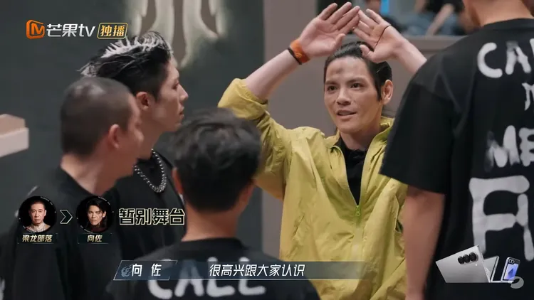 向佐灑脫向哥哥道別。翻攝湖南衛視芒果TV官方頻道YT