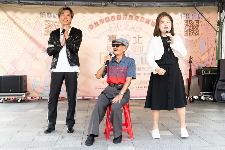 李炳輝盡心盡力演出。中華民國身心障礙者藝文推廣協會提供