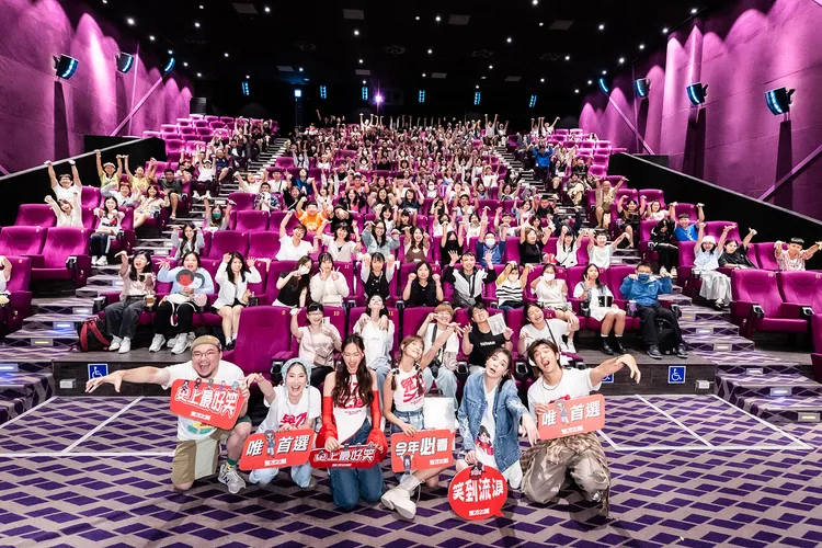 瘦瘦（左起）、百白姚以緹、王淨、張榕容和陳柏霖出席台中映後活動。牽猴子提供