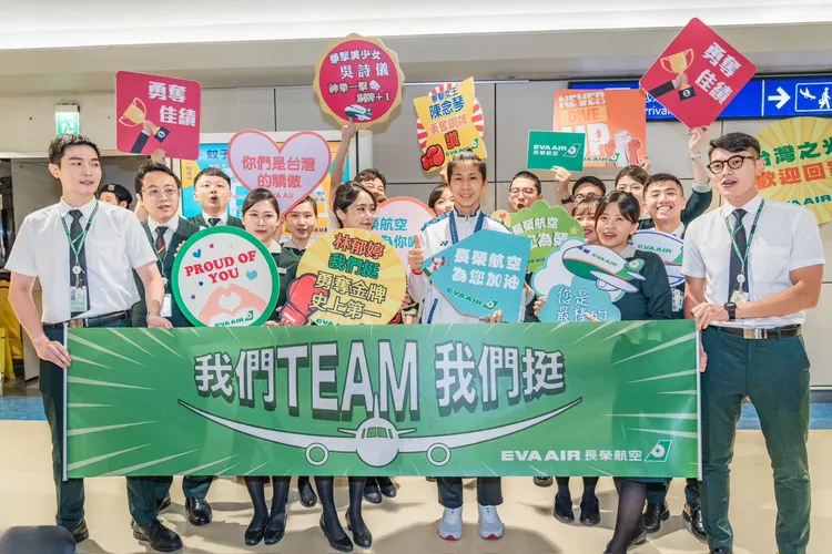 今（13日）最後一批中華隊奧運選手抵達桃機。長榮航空提供