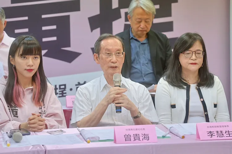 曾貴海是台灣南社創社社長，關心民主運動，立委選舉力挺黃捷。翻攝畫面