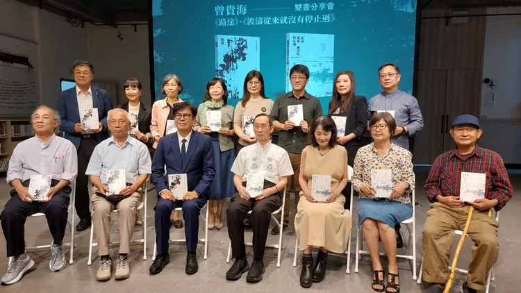 2023年曾貴海出版詩集，文友都來祝賀。資照凃建豐攝