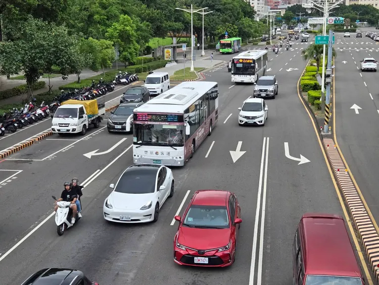 市議員質疑台中市平均1天發生8次故障，故障率偏高，但市府表示，換算下來公車每行駛1千個班次發生1件故障。陳俞融提供