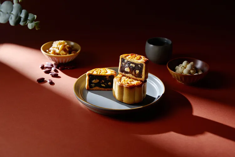 福容月餅禮盒極品棗泥核桃，細膩棗泥搭配香脆核桃碎，口感層次豐富。業者提供