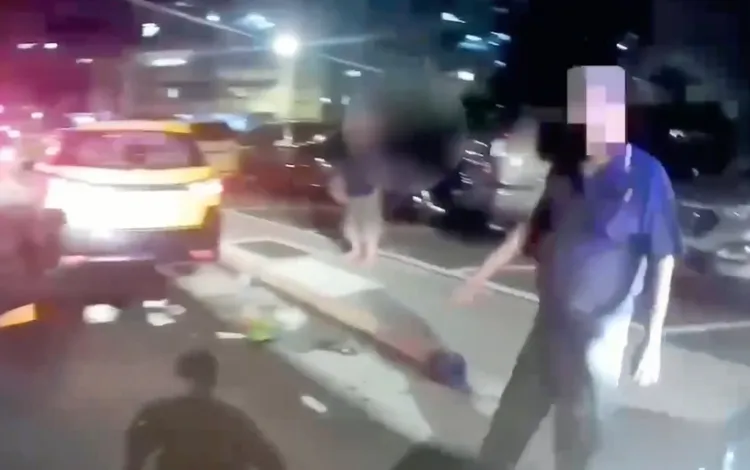 警方到場發現是乘客拿收音機砸車。警方提供