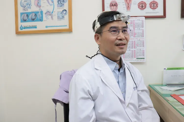 衛福部彰化醫院耳鼻喉科主任許嘉方表示，檳榔引發口腔癌已獲證實，嚼越久危害越大。彰化醫院提供