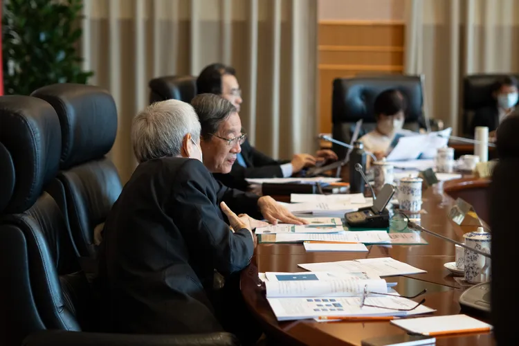 考試院嚴肅以待，為維護考生權益，將提出權宜措施，盡可能降低負面衝擊。考試院提供