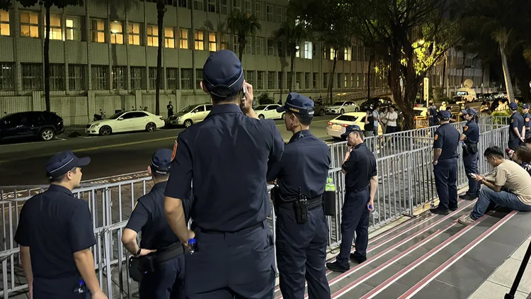 北檢門口情況。彭欣偉攝