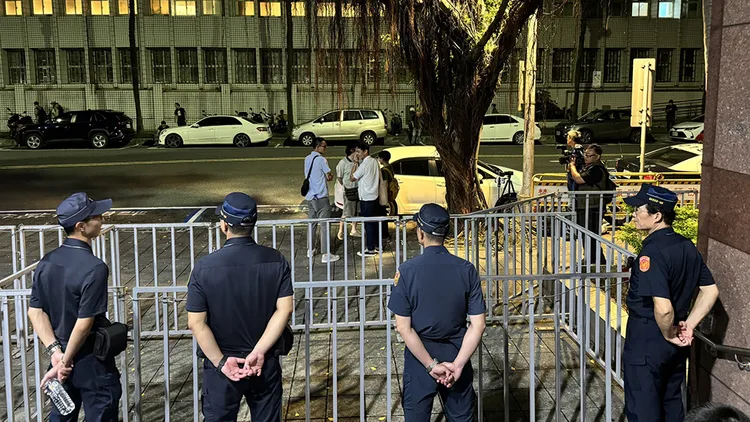 北檢門口情況。彭欣偉攝