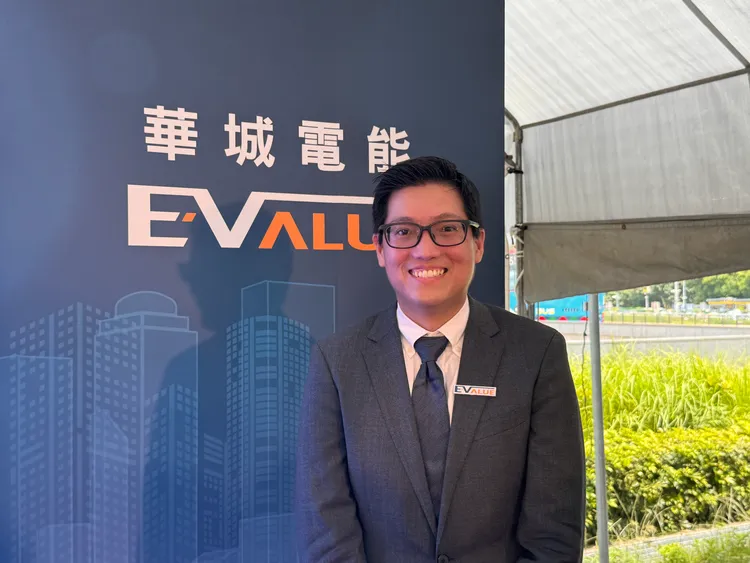 華城電能執行長許逸晟（右）。呂承哲攝