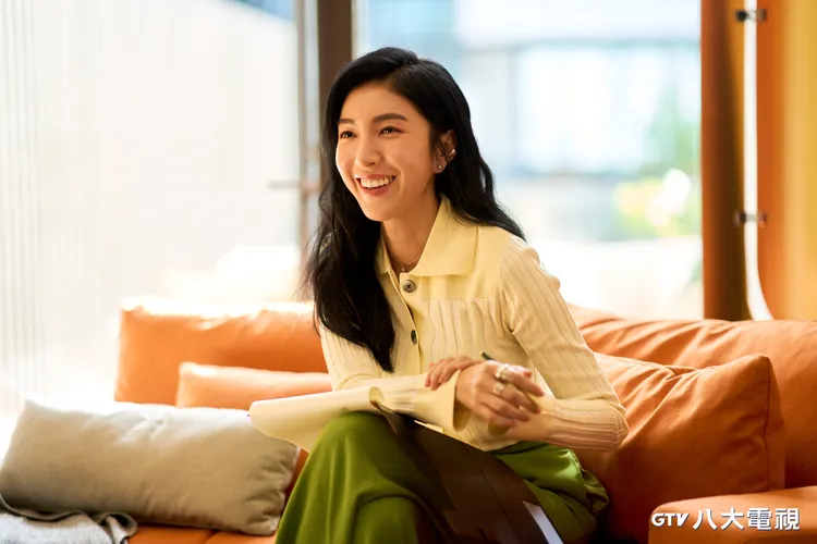 楊謹華在《今夜一起為愛鼓掌》中飾演的性治療師提供各種「性」問題諮詢。八大提供