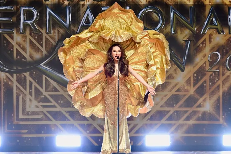 小A辣穿上以梅花為概念設計出來的國家代表服。翻攝小A辣臉書