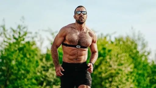 終點前100公尺　28歲游泳好手離奇沉入水中喪命