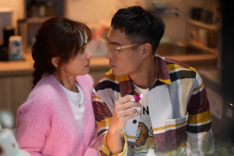 Ella（左）、楊祐寧飾演夫妻檔，網友狂讚火花十足。壹壹影業提供