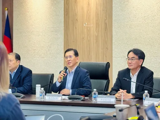 數發部三支箭啟動 黃彥男揭示打詐、韌性、經濟初步成果