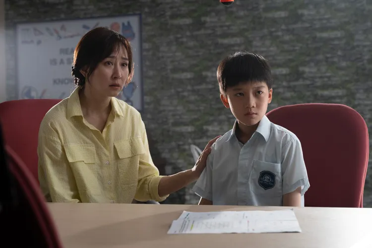 胡靜扮演超嚴厲虎媽。華映娛樂提供