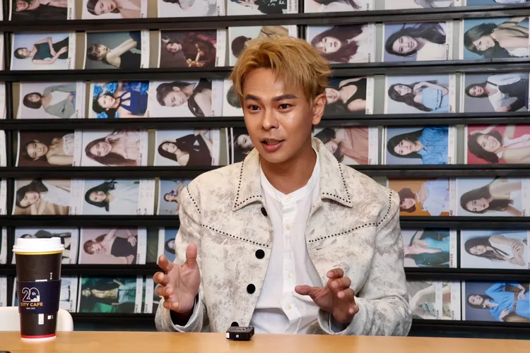 孫綻侃侃而談過去經歷。莊宗達攝