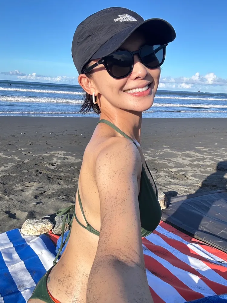 吳婉君不吝展現好身材。民視提供