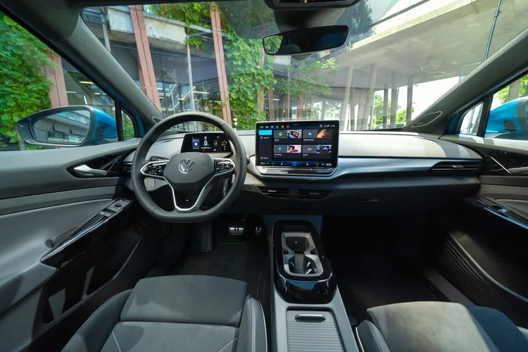 車室搭載與德國同步第四代MIB模組化資訊娛樂系統（MIB4）和ID.車系特色ID.LIGHT智能感應互動光條。原廠照片