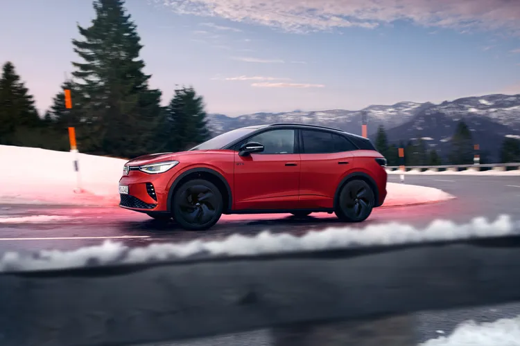 GTX車型最大馬力340 ps及最大扭力69.3 kgm的充沛動能，發揮0-100 km/h最快加速僅5.4秒的實力。圖為ID.5。原廠照片