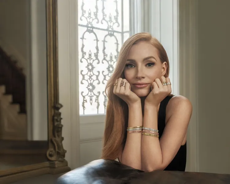 DAMIANI全球品牌大使Jessica Chastain拍攝Belle Époque Reel系列全新廣告形象視覺。品牌提供