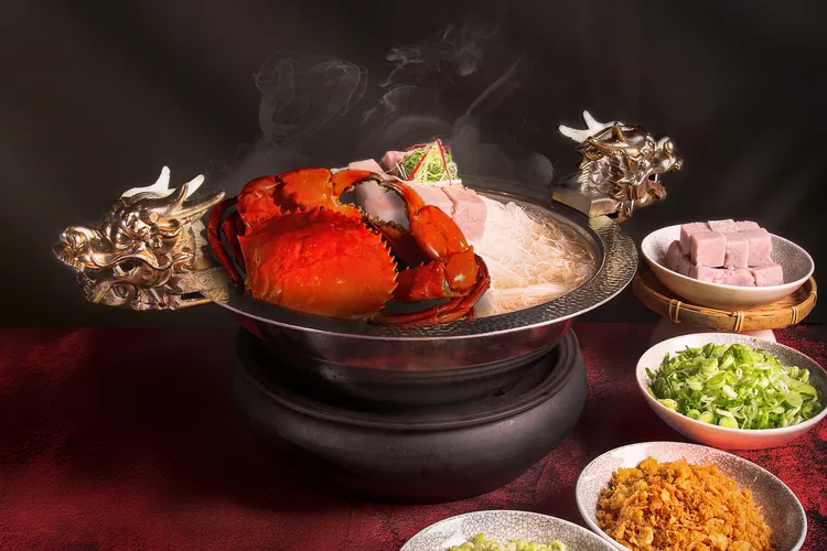 台北萬豪酒店宴客樓單點秋蟹料理「大沙公芋頭米粉」。業者提供