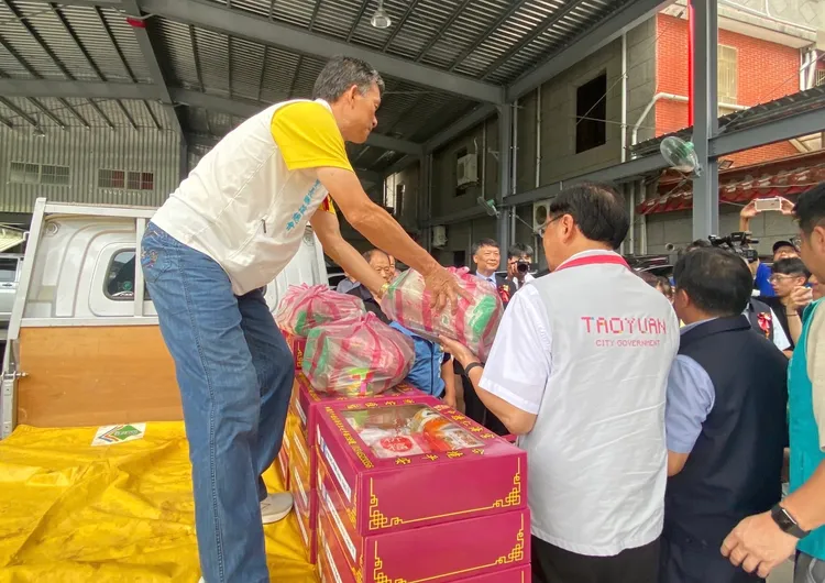 運送物資。民政局提供