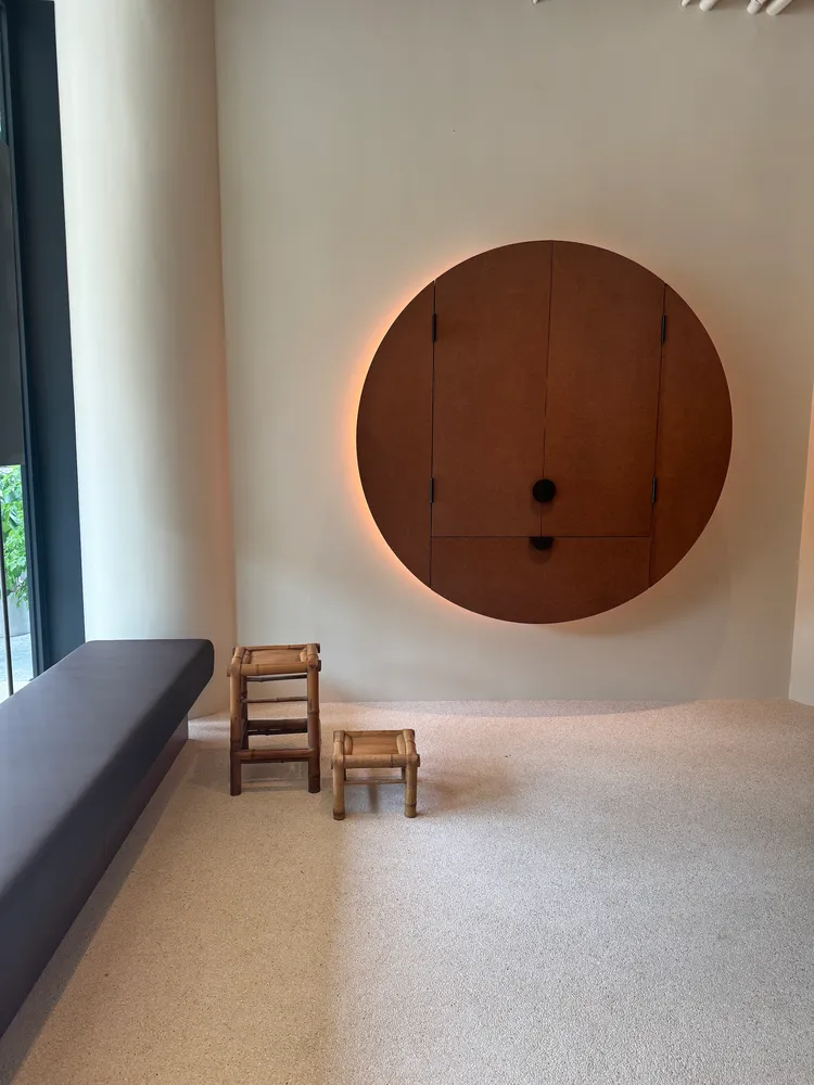 店內有當前品牌在台灣最大的「香氛衣櫃」。張家玲攝