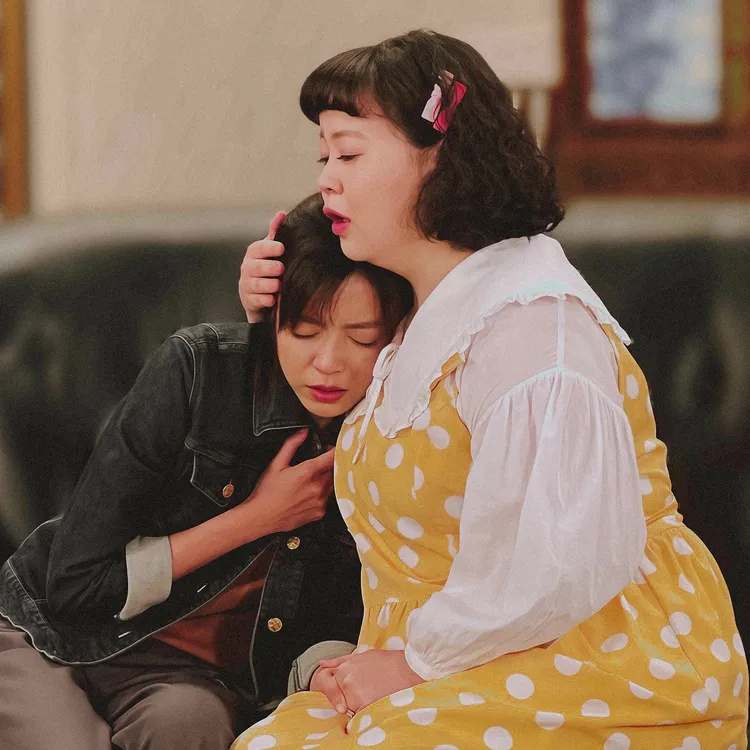 宮美樂（右）成了王瞳的定心丸，給她力量。民視提供