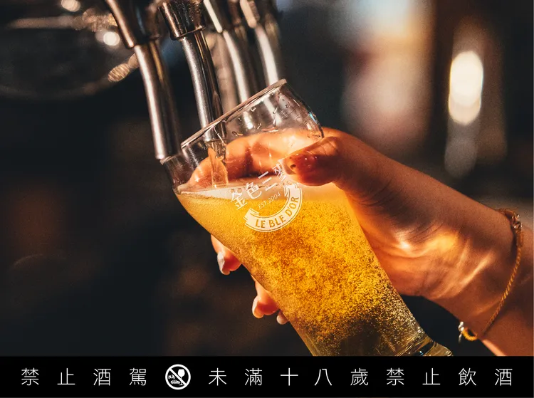 8/12至8/14全台金色三麥門市內用消費享杯裝啤酒買一送一。金色三麥提供