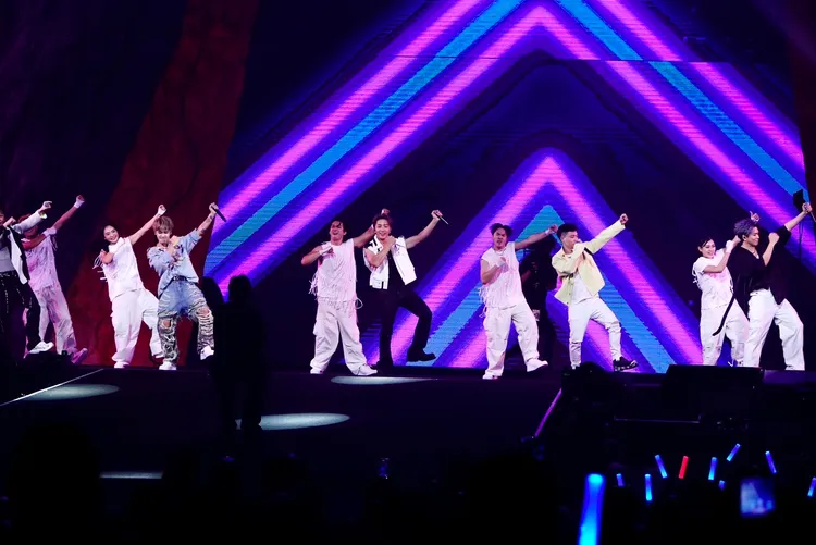 Energy和GX同台跳〈射手〉。莊宗達攝