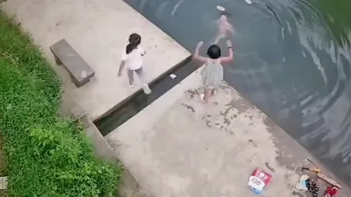 驚悚影片｜女童墜河溺水4分鐘昏迷　同伴以為在玩又笑又跳