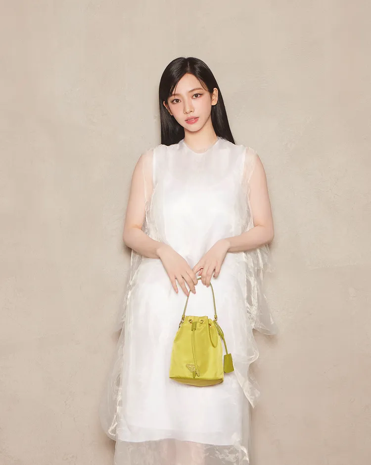 Karina今年1月現身PRADA米蘭時裝周大秀。品牌提供