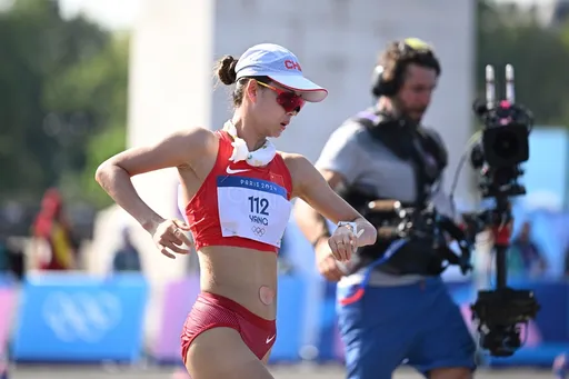 競走女神「神秘肚臍貼」暴紅 被虧「東方神秘力量」親揭重要原因